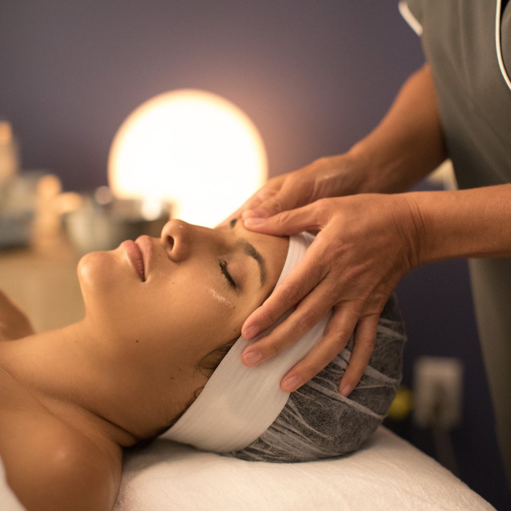 Step into the world of clinical excellence and give your skin the hydration it deserves. Our qualified team is ready to help you achieve your most radiant look yet.